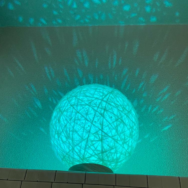 環灯(たまきとう) orb yarn lamp ／ 卯の花(うのはな)：Prism Cocoon | 4枚目