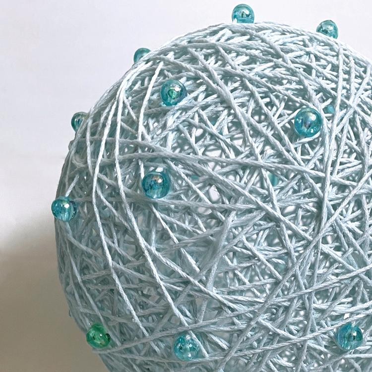 環灯(たまきとう）orb yarn lamp ／ 白藍(しろあい)：Pale Azure Cocoon | 2枚目