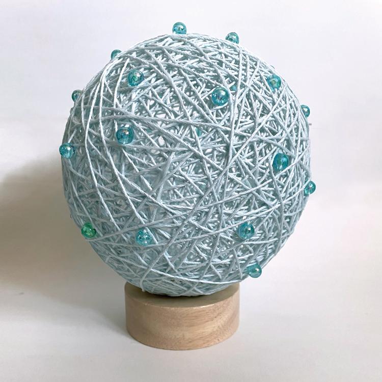 環灯(たまきとう）orb yarn lamp ／ 白藍(しろあい)：Pale Azure Cocoon | 4枚目